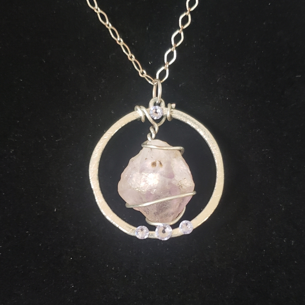 Elegant Gold Pendant Necklace